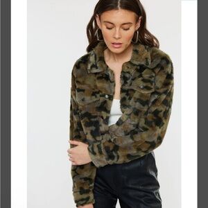 Kancan Women’s Jax Faux Fur Camo Jacket Size XL Oversized Crop Fit